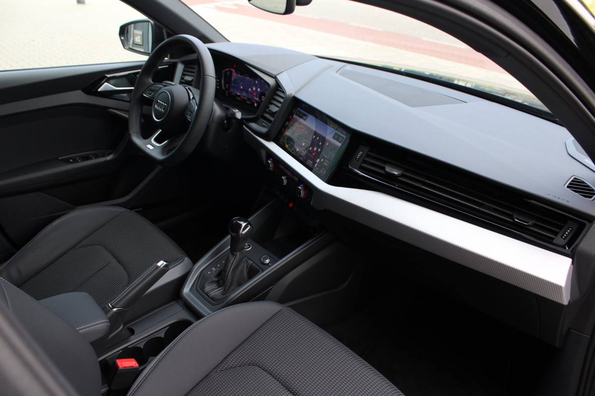 Audi A1 Sportback Audi A1 Sportback 40 TFSI COMPETITION | S LINE | SONOS | CAMERA | BLACK OPTIK | CARPLAY | 18″ | HALFLEDER | DODEHOEK | 5 JR GAR!