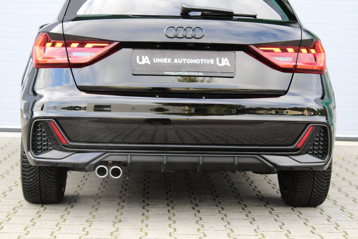 Audi A1 Sportback Audi A1 Sportback 40 TFSI COMPETITION | S LINE | SONOS | CAMERA | BLACK OPTIK | CARPLAY | 18″ | HALFLEDER | DODEHOEK | 5 JR GAR!