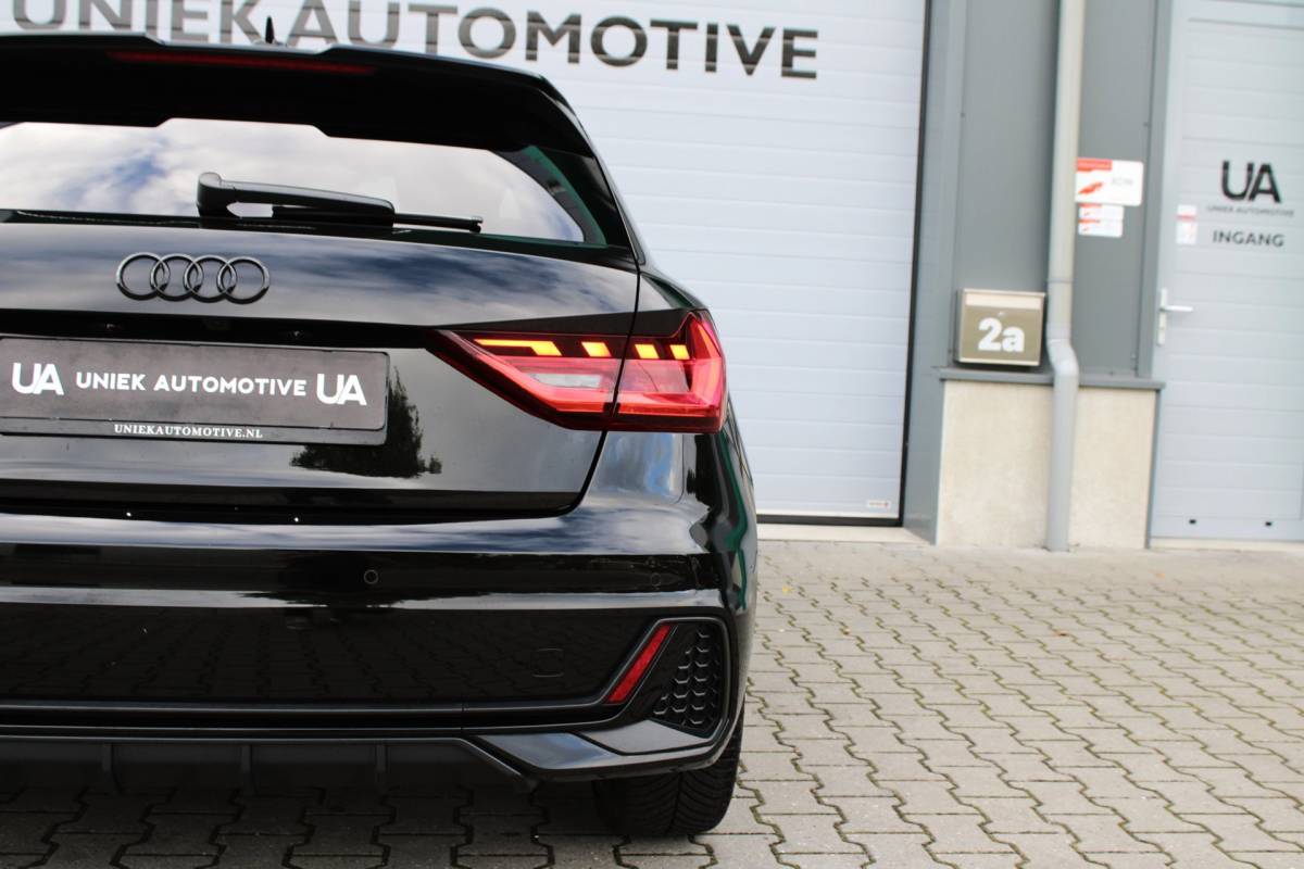 Audi A1 Sportback Audi A1 Sportback 40 TFSI COMPETITION | S LINE | SONOS | CAMERA | BLACK OPTIK | CARPLAY | 18″ | HALFLEDER | DODEHOEK | 5 JR GAR!