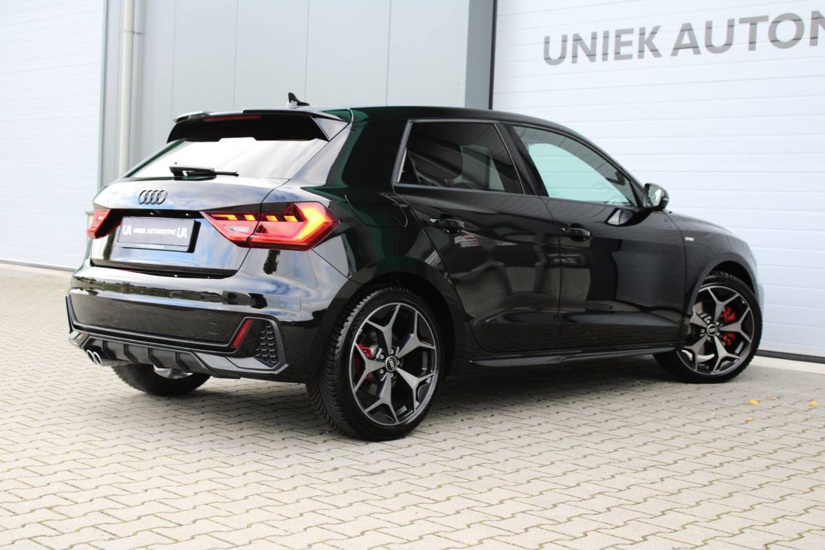 Audi A1 Sportback Audi A1 Sportback 40 TFSI COMPETITION | S LINE | SONOS | CAMERA | BLACK OPTIK | CARPLAY | 18″ | HALFLEDER | DODEHOEK | 5 JR GAR!