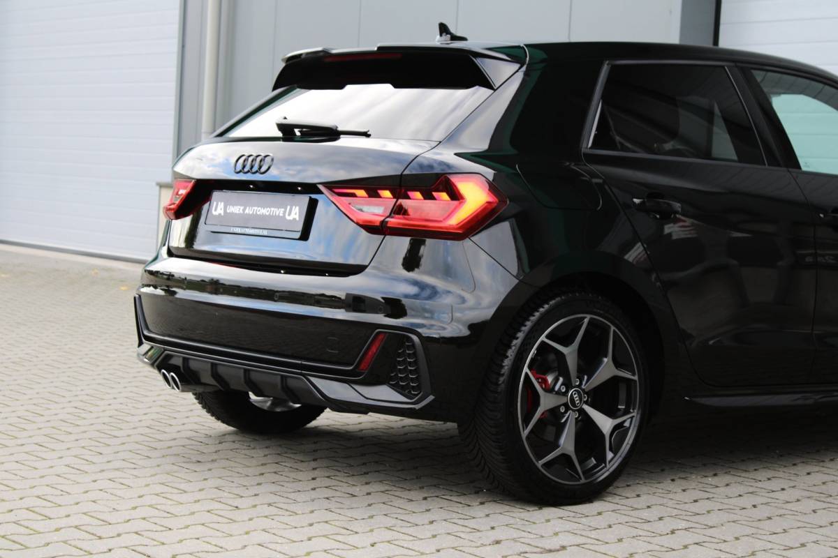 Audi A1 Sportback Audi A1 Sportback 40 TFSI COMPETITION | S LINE | SONOS | CAMERA | BLACK OPTIK | CARPLAY | 18″ | HALFLEDER | DODEHOEK | 5 JR GAR!