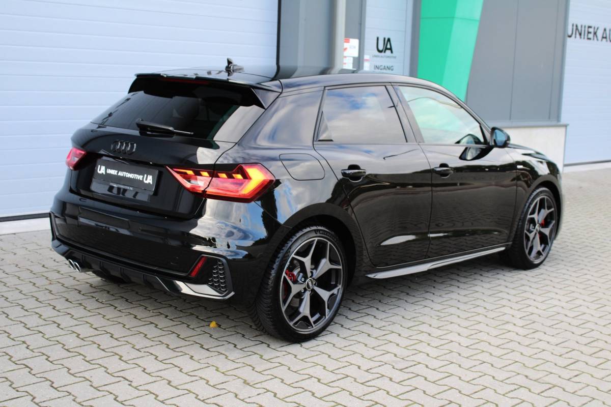 Audi A1 Sportback Audi A1 Sportback 40 TFSI COMPETITION | S LINE | SONOS | CAMERA | BLACK OPTIK | CARPLAY | 18″ | HALFLEDER | DODEHOEK | 5 JR GAR!