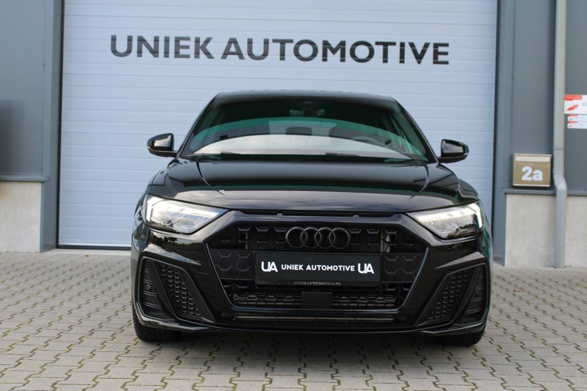 Audi A1 Sportback Audi A1 Sportback 40 TFSI COMPETITION | S LINE | SONOS | CAMERA | BLACK OPTIK | CARPLAY | 18″ | HALFLEDER | DODEHOEK | 5 JR GAR!