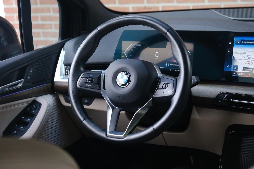 BMW 2 Serie BMW 2-Serie 218i 136pk Aut. Active Tourer Luxury Line | Navi | App Connect | Climate | Leder | Elektrische Achterklep | Camera | Sfeerverlichting | Cruise