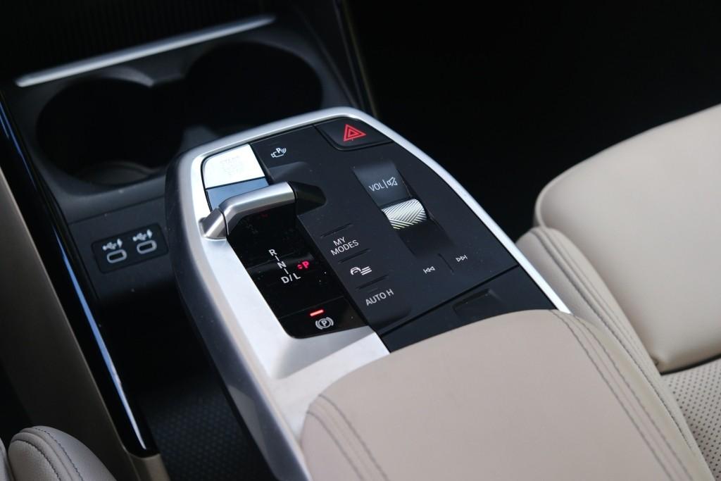 BMW 2 Serie BMW 2-Serie 218i 136pk Aut. Active Tourer Luxury Line | Navi | App Connect | Climate | Leder | Elektrische Achterklep | Camera | Sfeerverlichting | Cruise