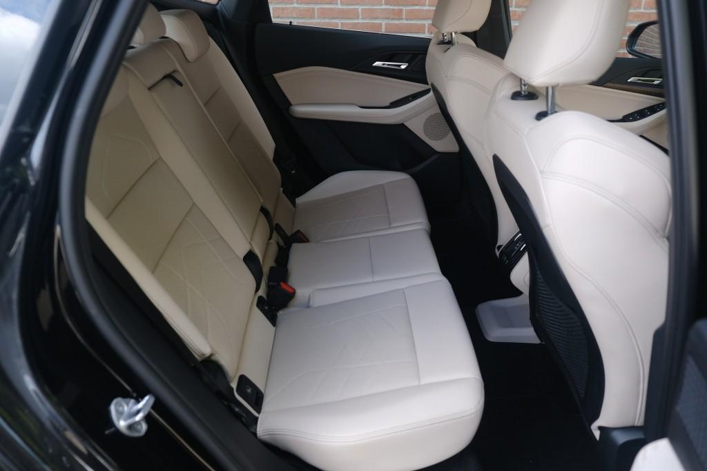 BMW 2 Serie BMW 2-Serie 218i 136pk Aut. Active Tourer Luxury Line | Navi | App Connect | Climate | Leder | Elektrische Achterklep | Camera | Sfeerverlichting | Cruise