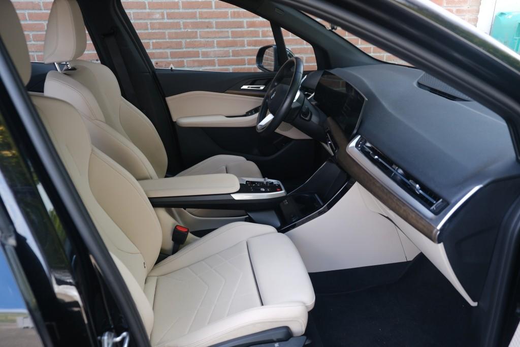 BMW 2 Serie BMW 2-Serie 218i 136pk Aut. Active Tourer Luxury Line | Navi | App Connect | Climate | Leder | Elektrische Achterklep | Camera | Sfeerverlichting | Cruise