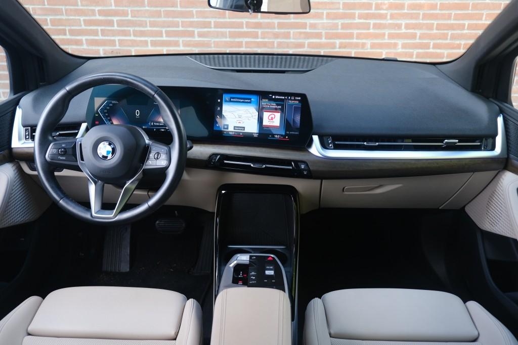 BMW 2 Serie BMW 2-Serie 218i 136pk Aut. Active Tourer Luxury Line | Navi | App Connect | Climate | Leder | Elektrische Achterklep | Camera | Sfeerverlichting | Cruise