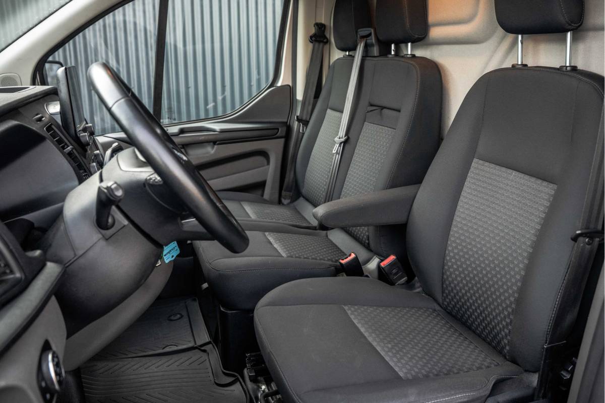 Ford Transit Custom Ford Transit Custom 2.0 EcoBlue L1H1 | Automaat | 1e Eigenaar | Limited | Camera | Cruise | PDC | Airco | Trekhaak