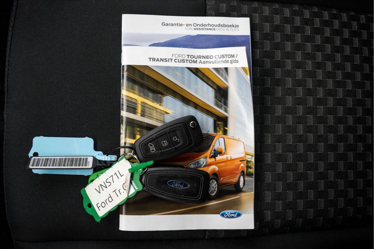 Ford Transit Custom Ford Transit Custom 2.0 EcoBlue L1H1 | Automaat | 1e Eigenaar | Limited | Camera | Cruise | PDC | Airco | Trekhaak