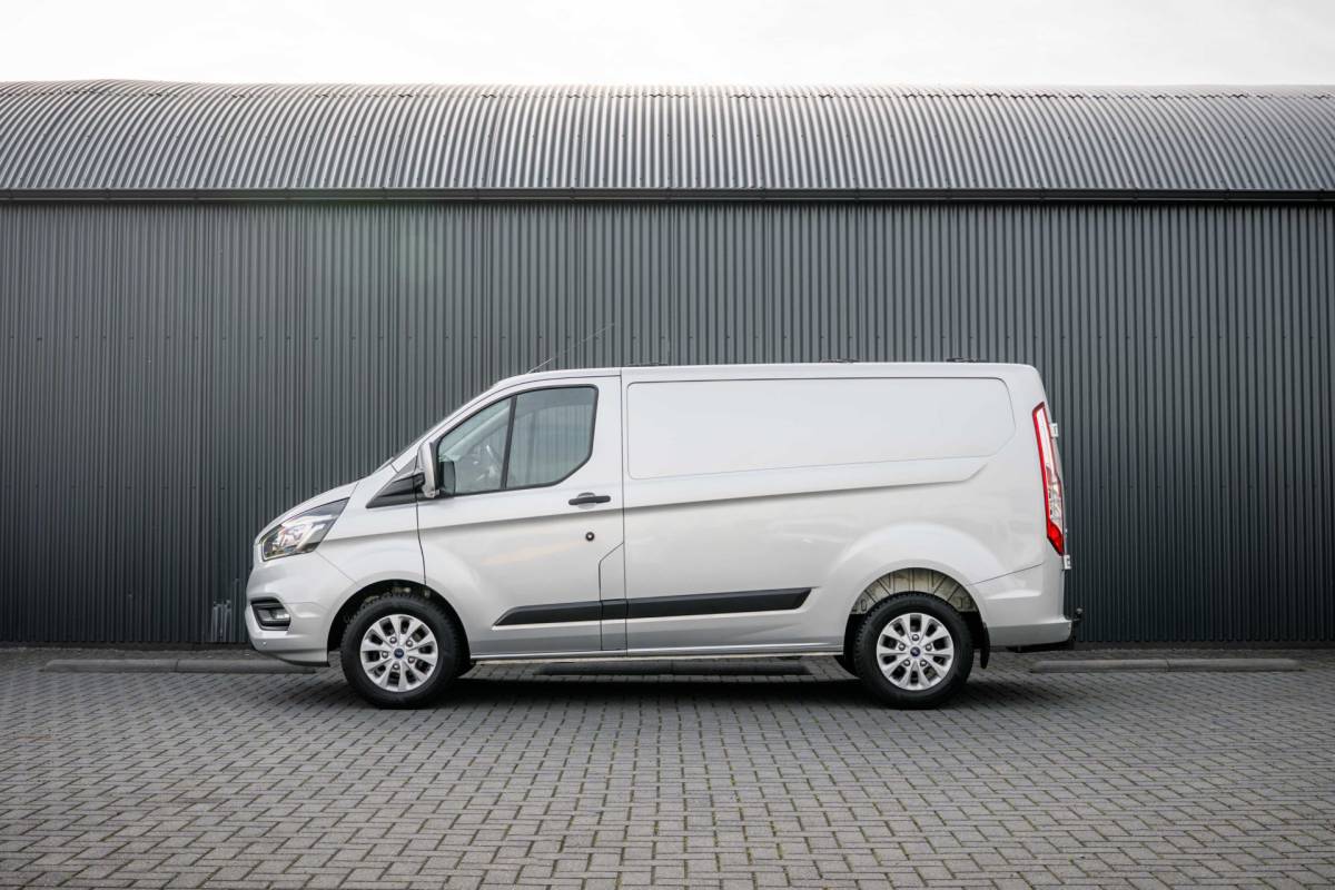 Ford Transit Custom Ford Transit Custom 2.0 EcoBlue L1H1 | Automaat | 1e Eigenaar | Limited | Camera | Cruise | PDC | Airco | Trekhaak