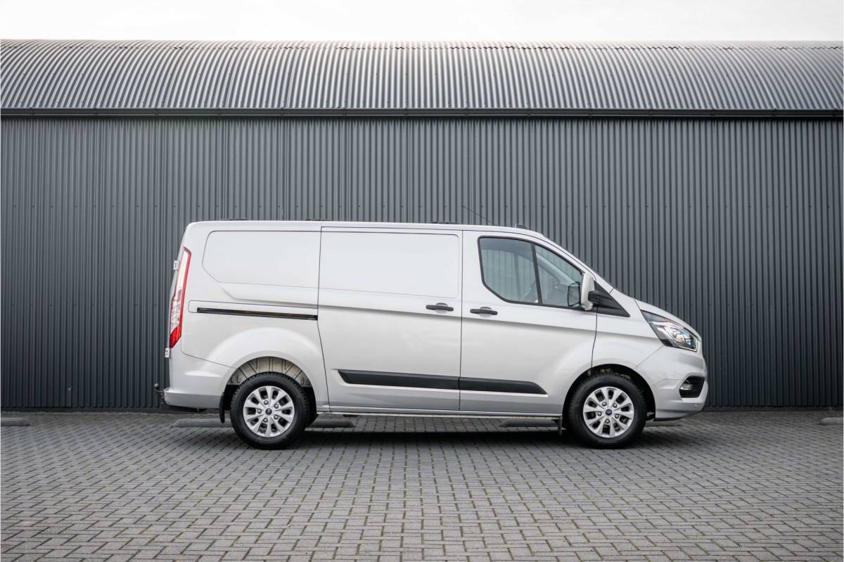Ford Transit Custom Ford Transit Custom 2.0 EcoBlue L1H1 | Automaat | 1e Eigenaar | Limited | Camera | Cruise | PDC | Airco | Trekhaak