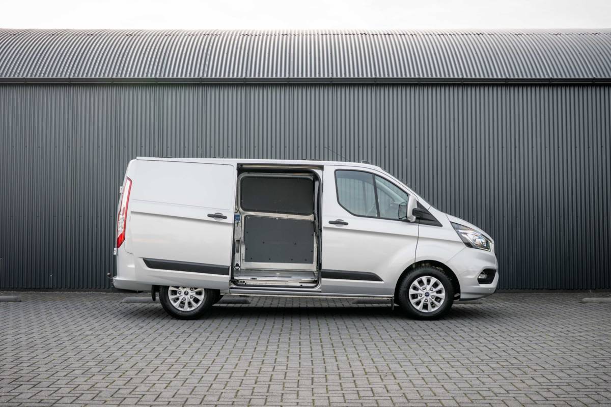 Ford Transit Custom Ford Transit Custom 2.0 EcoBlue L1H1 | Automaat | 1e Eigenaar | Limited | Camera | Cruise | PDC | Airco | Trekhaak
