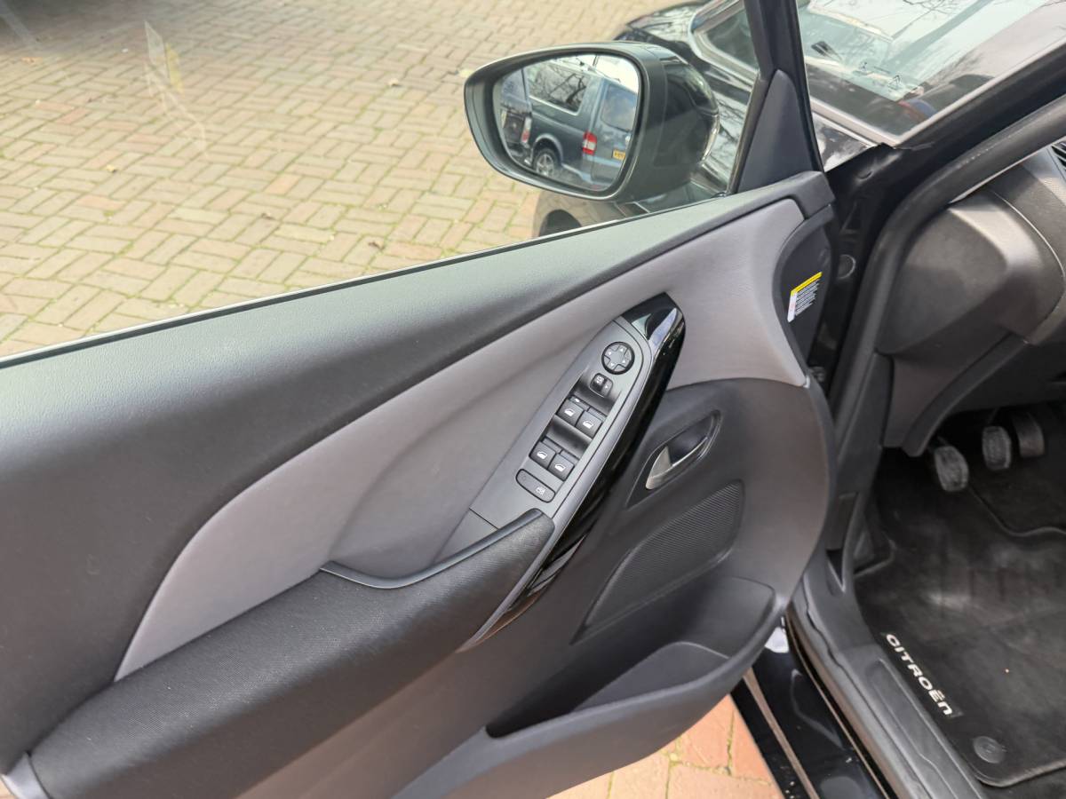 Citroën C4 Picasso Citroën C4 Picasso 1.2 PureTech Shine Bj 2017 Hoge Zit Dealer onderhouden mooie ruime auto