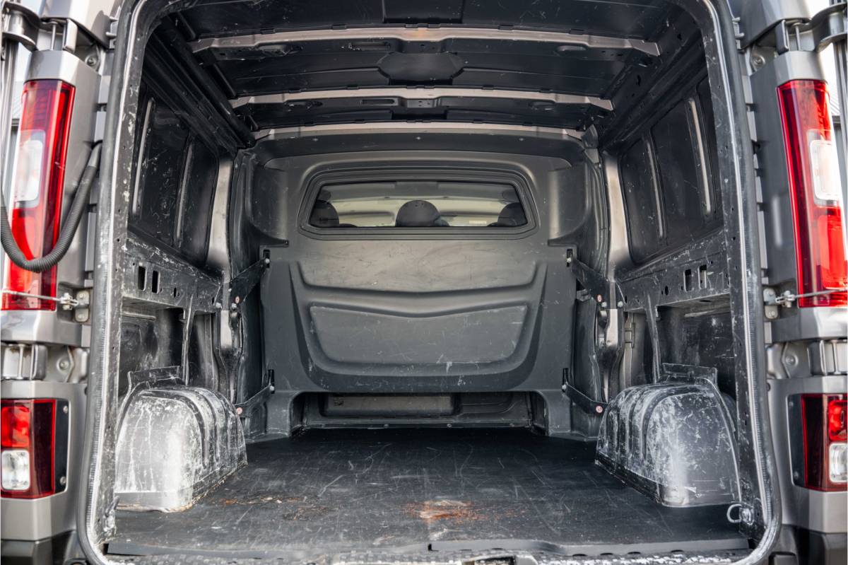 Nissan NV300 Nissan NV300 1.6 dci 125PK L2H1 | DC 6-Zits | Camera | Cruise | Airco | Trekhaak