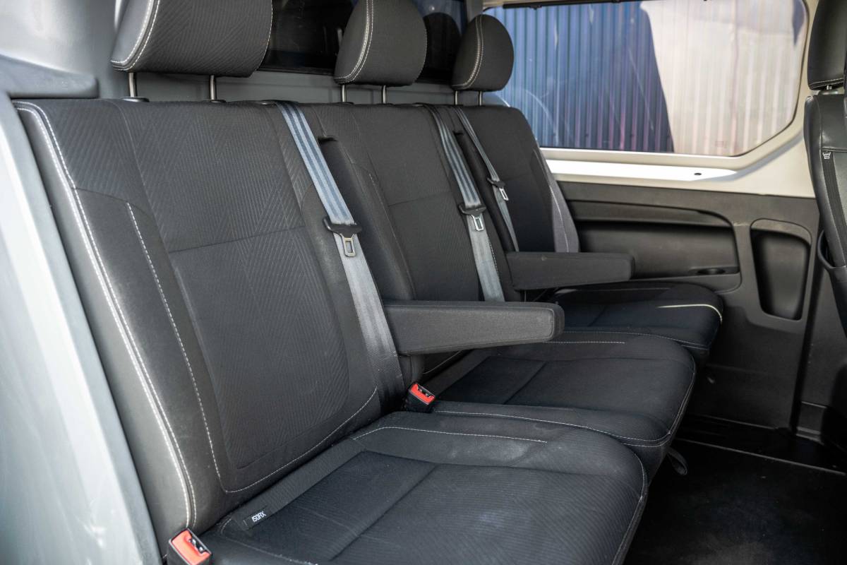Nissan NV300 Nissan NV300 1.6 dci 125PK L2H1 | DC 6-Zits | Camera | Cruise | Airco | Trekhaak
