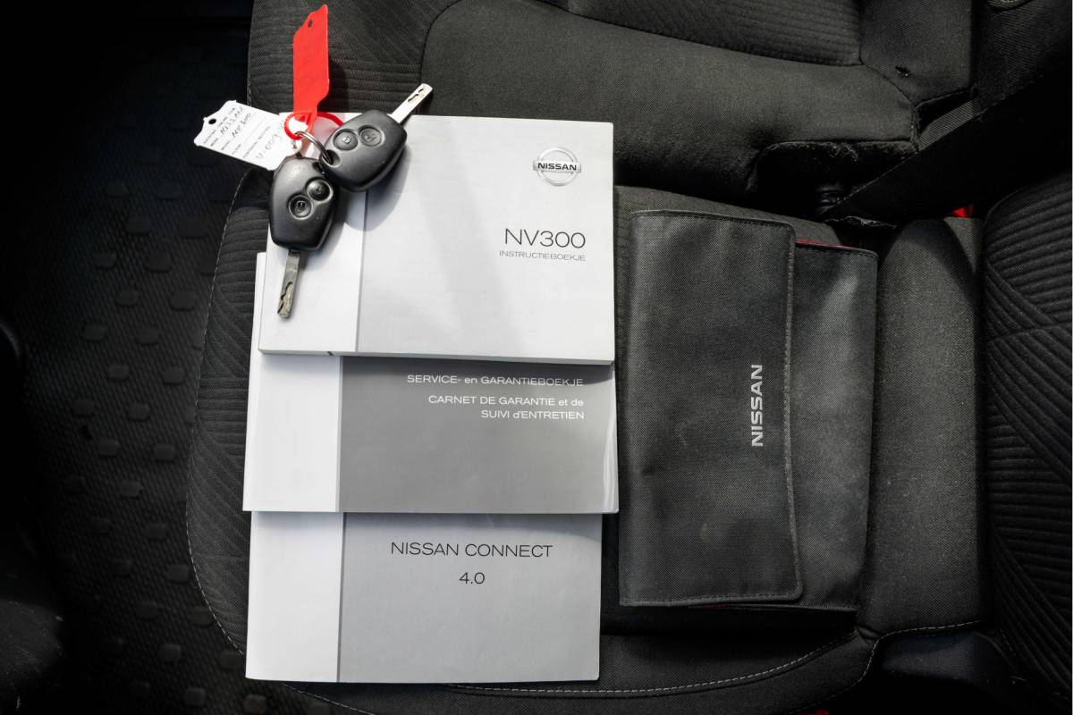 Nissan NV300 Nissan NV300 1.6 dci 125PK L2H1 | DC 6-Zits | Camera | Cruise | Airco | Trekhaak