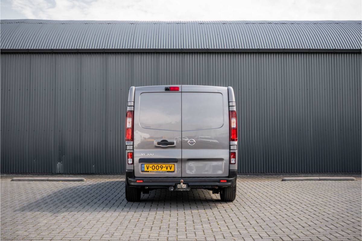 Nissan NV300 Nissan NV300 1.6 dci 125PK L2H1 | DC 6-Zits | Camera | Cruise | Airco | Trekhaak