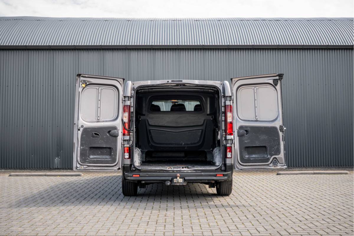 Nissan NV300 Nissan NV300 1.6 dci 125PK L2H1 | DC 6-Zits | Camera | Cruise | Airco | Trekhaak