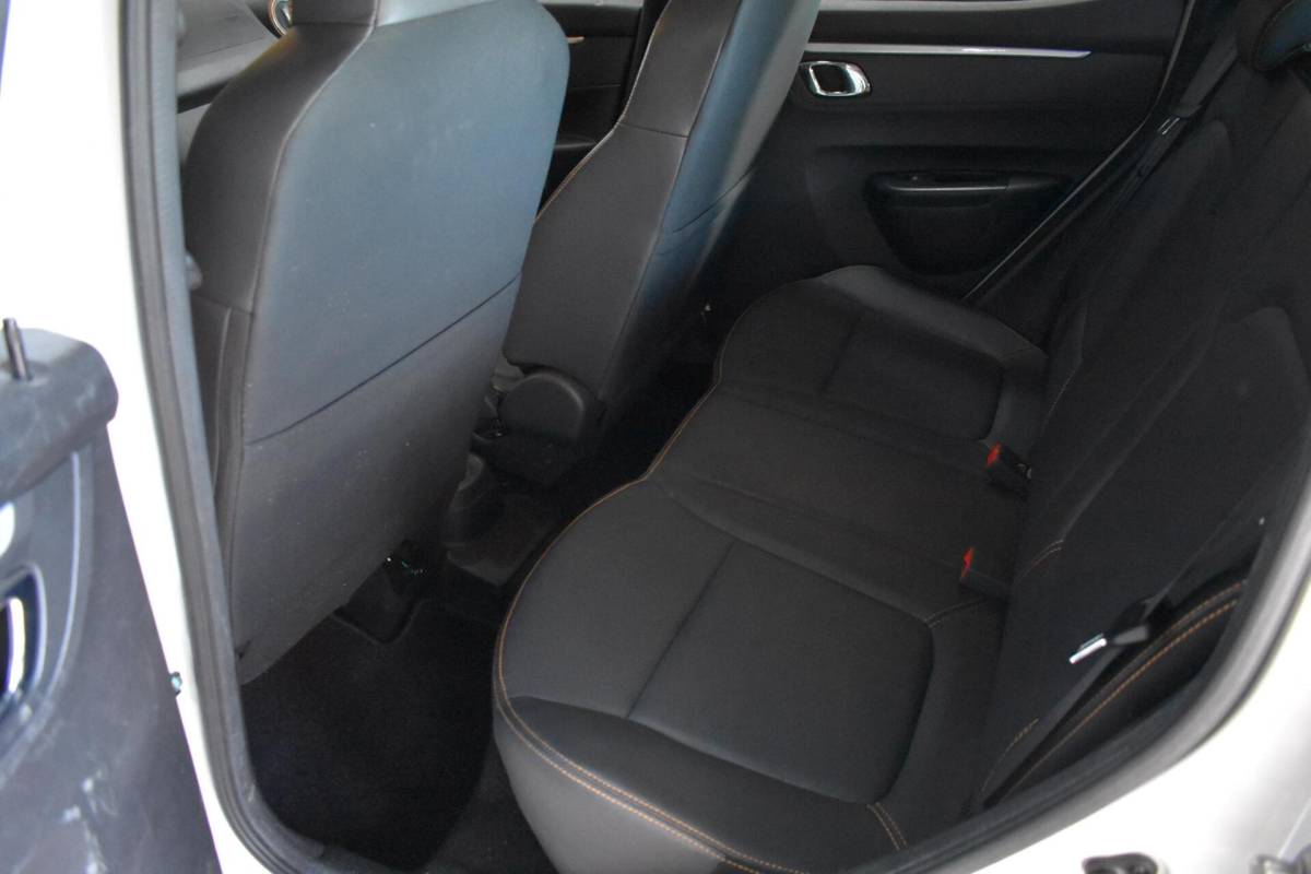 Dacia Spring Dacia Spring Expression 27 kWh | Camera | Carplay | All Season Banden |