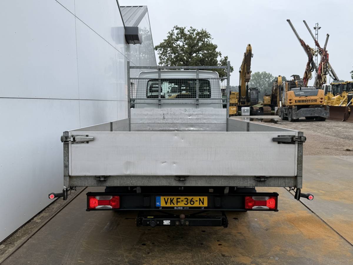 Iveco Daily Iveco Daily 35S15 3.0 L4 Open laadbak Cruise control Luchtgeveerde stoel Airco 3.5T Trekhaak