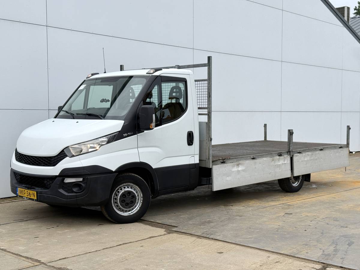 Iveco Daily Iveco Daily 35S15 3.0 L4 Open laadbak Cruise control Luchtgeveerde stoel Airco 3.5T Trekhaak
