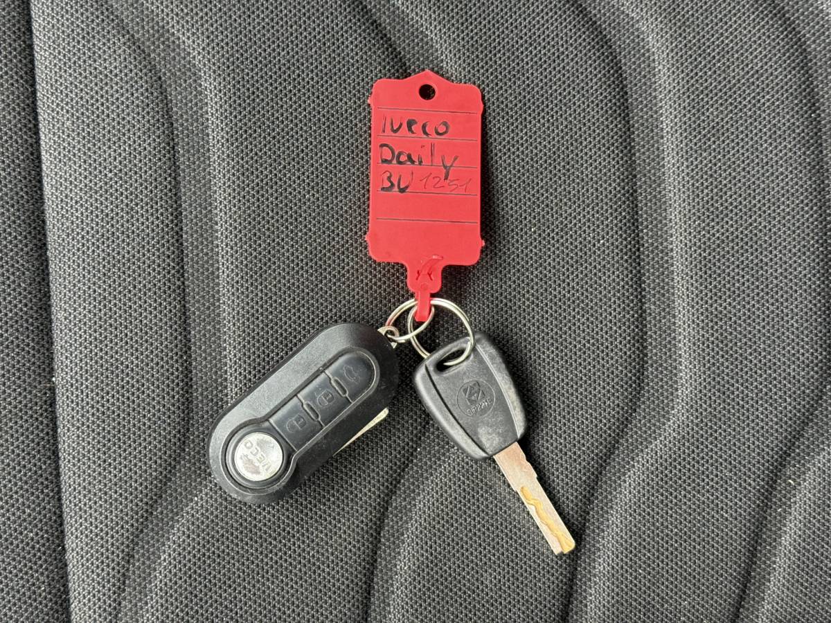 Iveco Daily Iveco Daily 35S15 3.0 L4 Open laadbak Cruise control Luchtgeveerde stoel Airco 3.5T Trekhaak