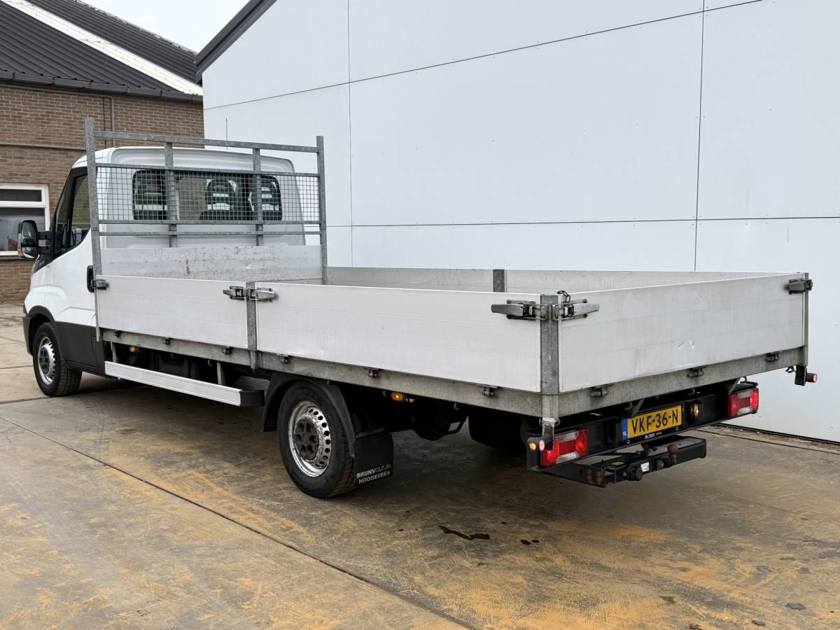 Iveco Daily Iveco Daily 35S15 3.0 L4 Open laadbak Cruise control Luchtgeveerde stoel Airco 3.5T Trekhaak
