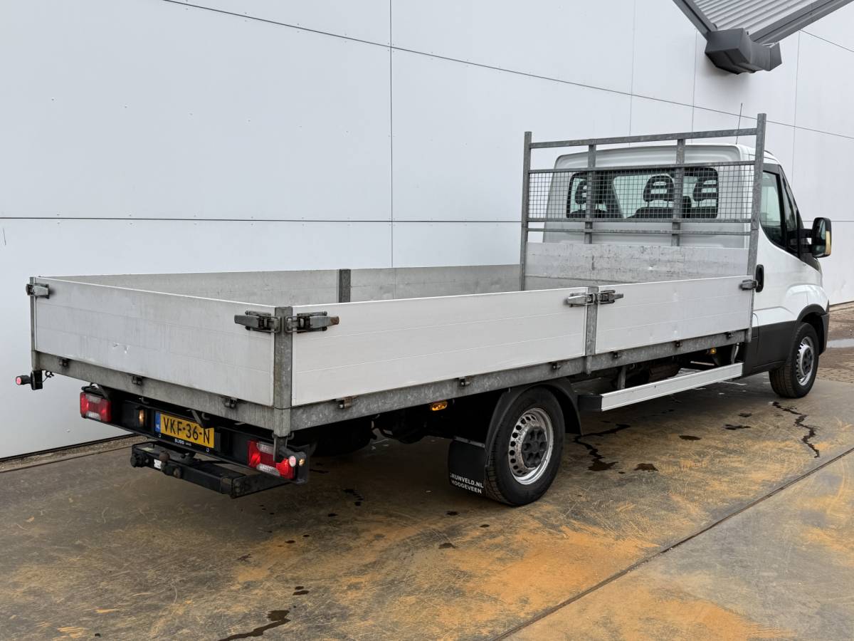 Iveco Daily Iveco Daily 35S15 3.0 L4 Open laadbak Cruise control Luchtgeveerde stoel Airco 3.5T Trekhaak