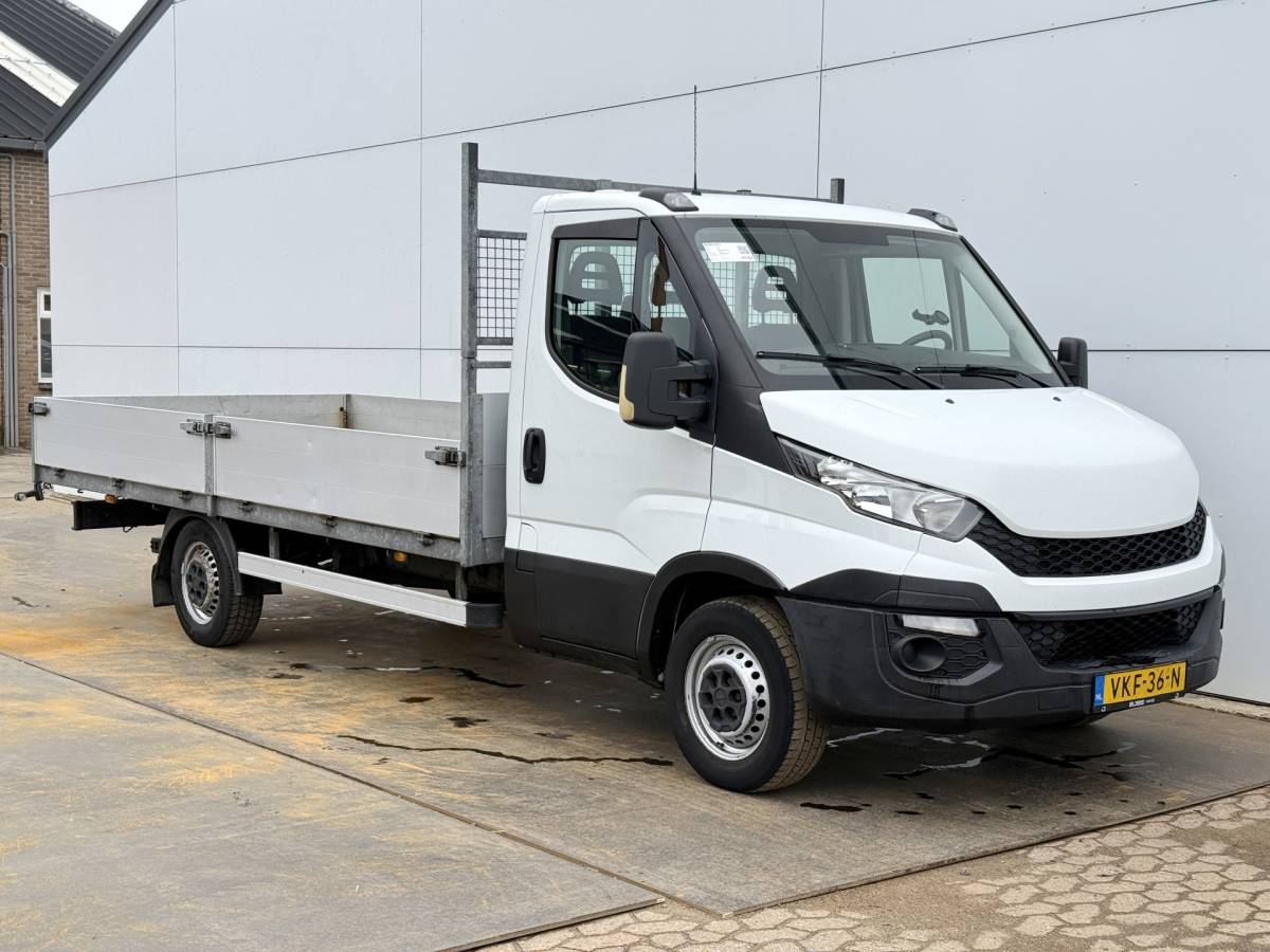 Iveco Daily Iveco Daily 35S15 3.0 L4 Open laadbak Cruise control Luchtgeveerde stoel Airco 3.5T Trekhaak