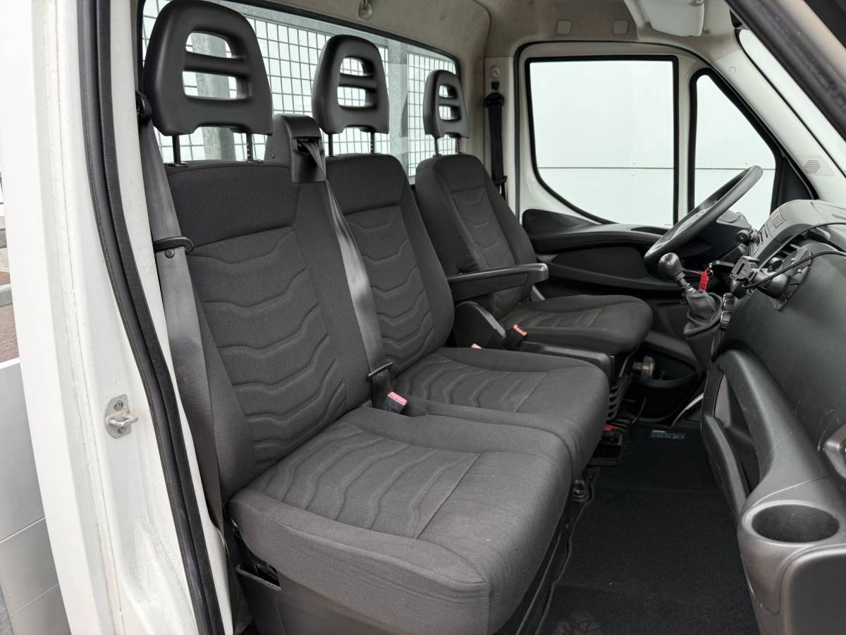 Iveco Daily Iveco Daily 35S15 3.0 L4 Open laadbak Cruise control Luchtgeveerde stoel Airco 3.5T Trekhaak