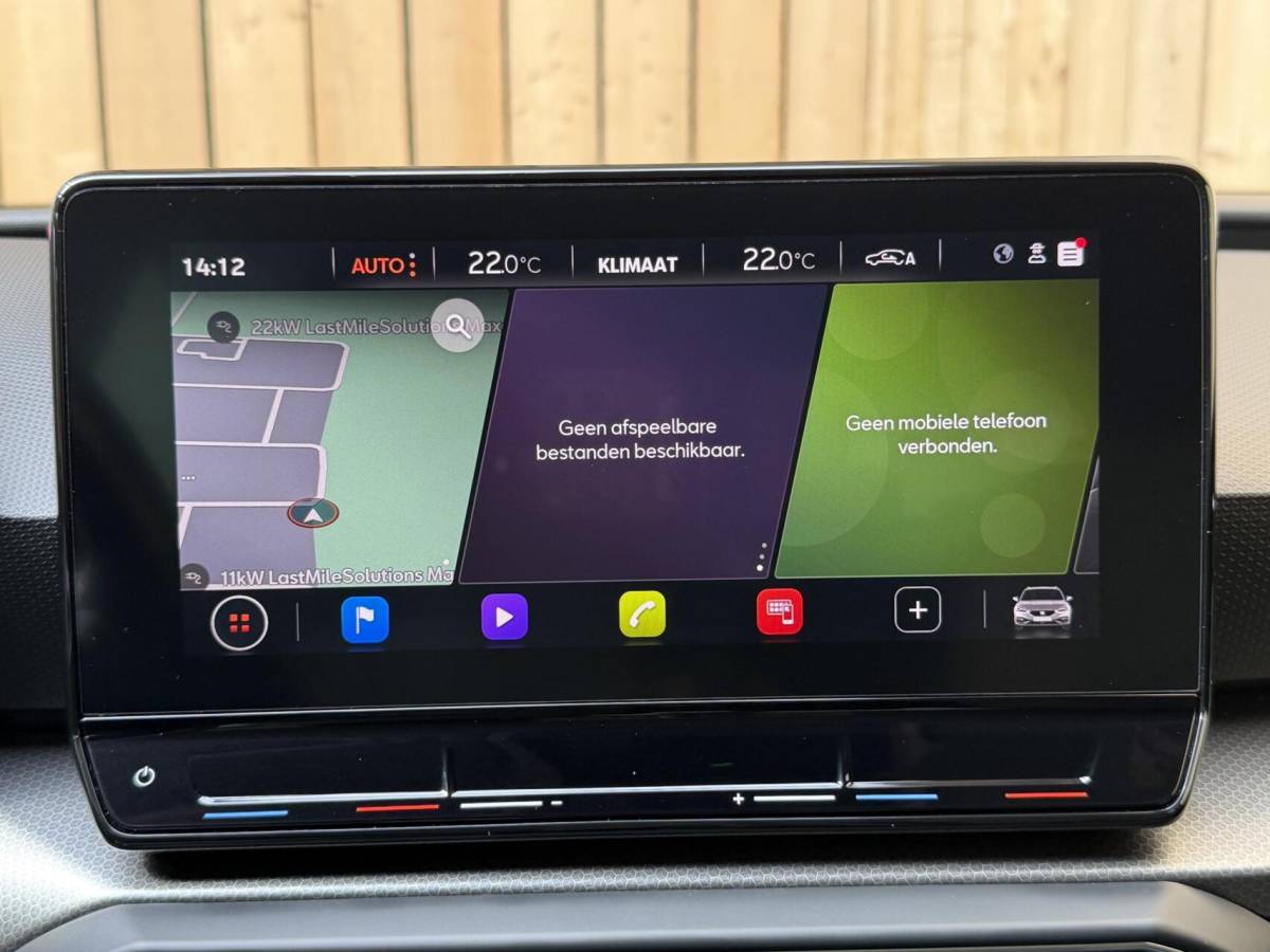 SEAT Leon Seat Leon ST 1.0 EcoTSI Style Business Intense Apple CarPlay/Android Auto | Achteruitrijcamera |  Adaptieve cruise control | Climate control | LED verlichting | Lichtmetalen velgen | Parkeersensoren voor en achter | Trekhaak afneembaar