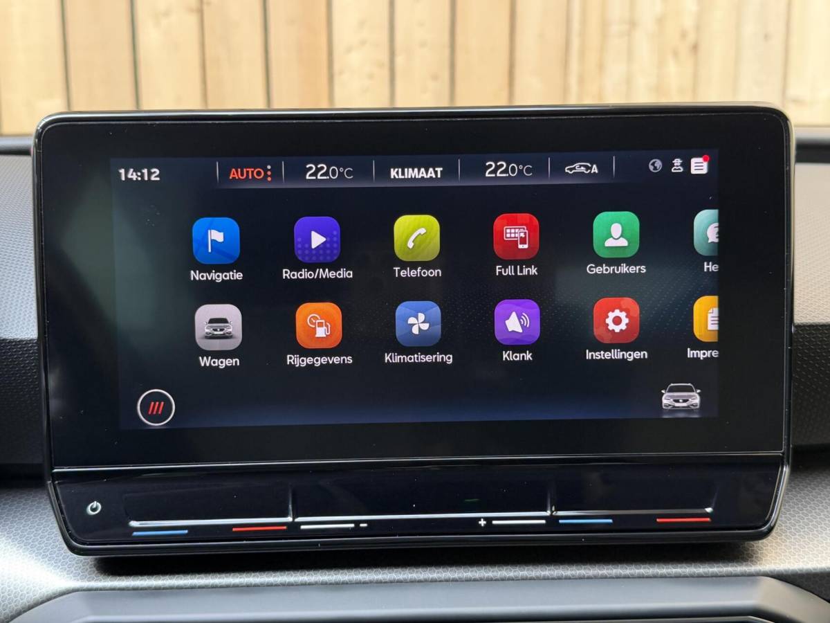 SEAT Leon Seat Leon ST 1.0 EcoTSI Style Business Intense Apple CarPlay/Android Auto | Achteruitrijcamera |  Adaptieve cruise control | Climate control | LED verlichting | Lichtmetalen velgen | Parkeersensoren voor en achter | Trekhaak afneembaar
