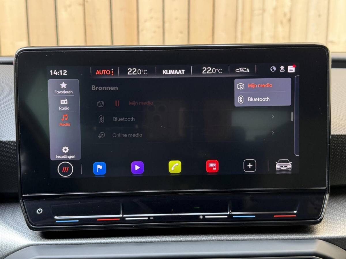 SEAT Leon Seat Leon ST 1.0 EcoTSI Style Business Intense Apple CarPlay/Android Auto | Achteruitrijcamera |  Adaptieve cruise control | Climate control | LED verlichting | Lichtmetalen velgen | Parkeersensoren voor en achter | Trekhaak afneembaar