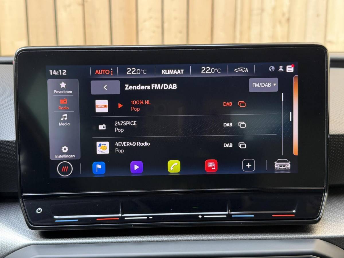 SEAT Leon Seat Leon ST 1.0 EcoTSI Style Business Intense Apple CarPlay/Android Auto | Achteruitrijcamera |  Adaptieve cruise control | Climate control | LED verlichting | Lichtmetalen velgen | Parkeersensoren voor en achter | Trekhaak afneembaar