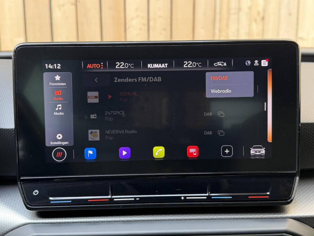 SEAT Leon Seat Leon ST 1.0 EcoTSI Style Business Intense Apple CarPlay/Android Auto | Achteruitrijcamera |  Adaptieve cruise control | Climate control | LED verlichting | Lichtmetalen velgen | Parkeersensoren voor en achter | Trekhaak afneembaar