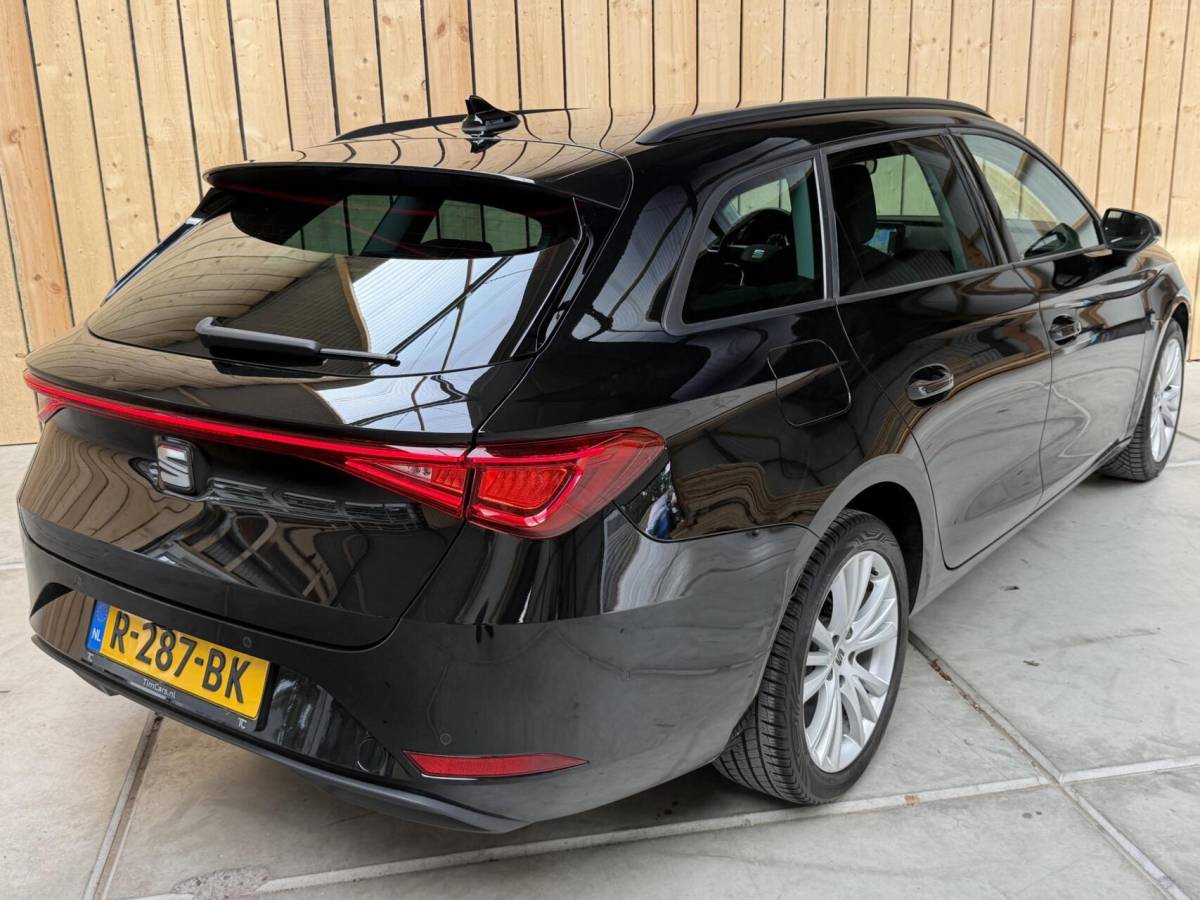 SEAT Leon Seat Leon ST 1.0 EcoTSI Style Business Intense Apple CarPlay/Android Auto | Achteruitrijcamera |  Adaptieve cruise control | Climate control | LED verlichting | Lichtmetalen velgen | Parkeersensoren voor en achter | Trekhaak afneembaar