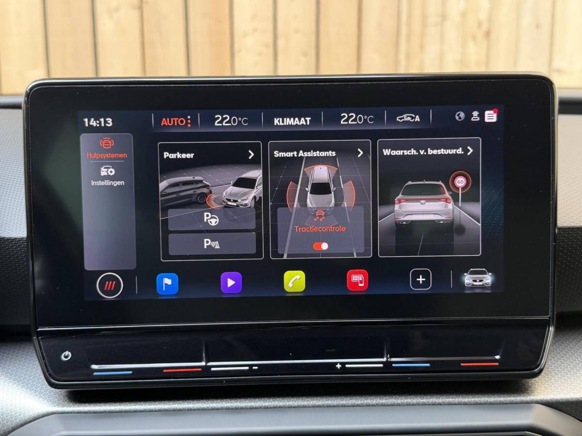 SEAT Leon Seat Leon ST 1.0 EcoTSI Style Business Intense Apple CarPlay/Android Auto | Achteruitrijcamera |  Adaptieve cruise control | Climate control | LED verlichting | Lichtmetalen velgen | Parkeersensoren voor en achter | Trekhaak afneembaar