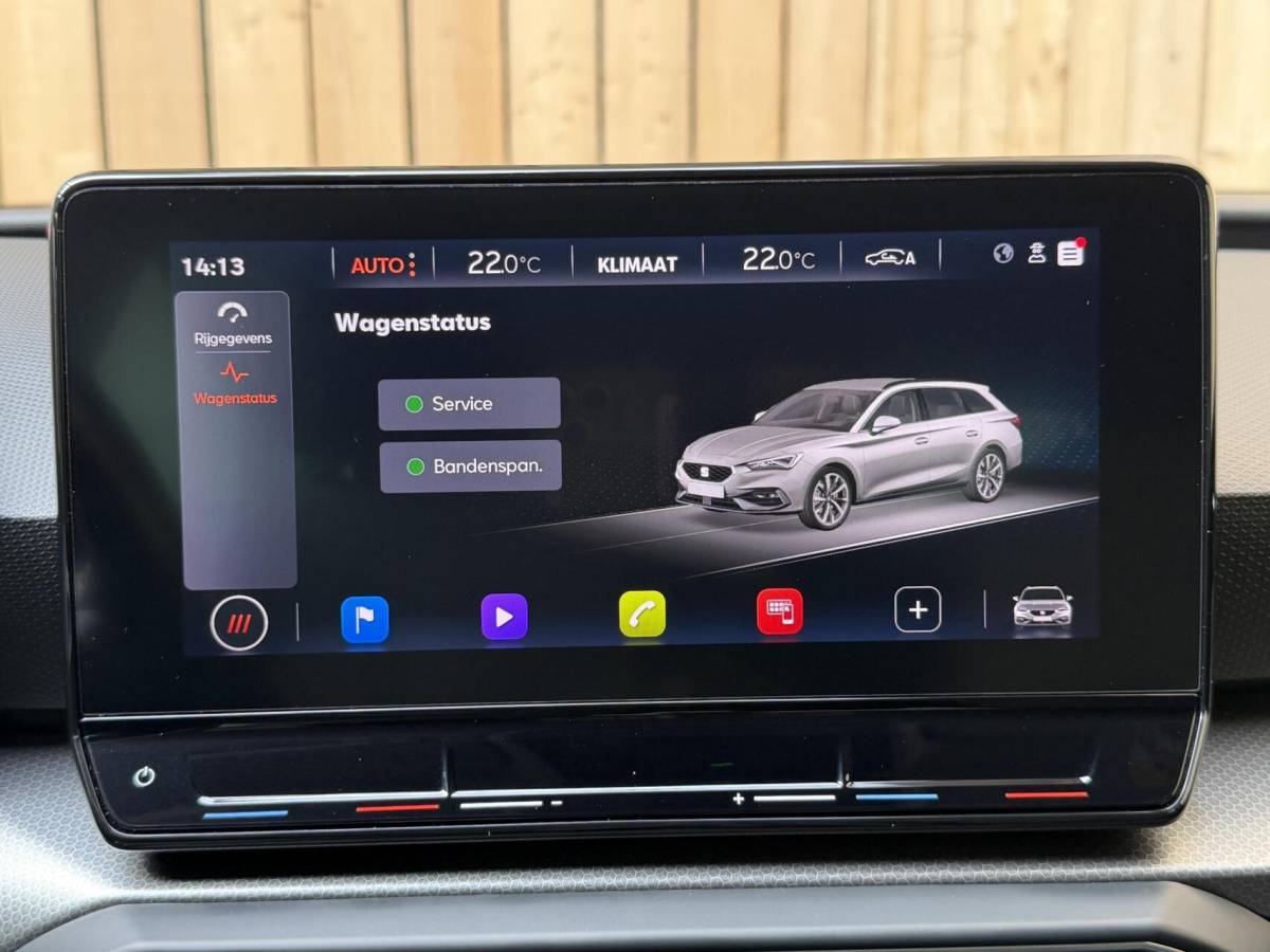 SEAT Leon Seat Leon ST 1.0 EcoTSI Style Business Intense Apple CarPlay/Android Auto | Achteruitrijcamera |  Adaptieve cruise control | Climate control | LED verlichting | Lichtmetalen velgen | Parkeersensoren voor en achter | Trekhaak afneembaar