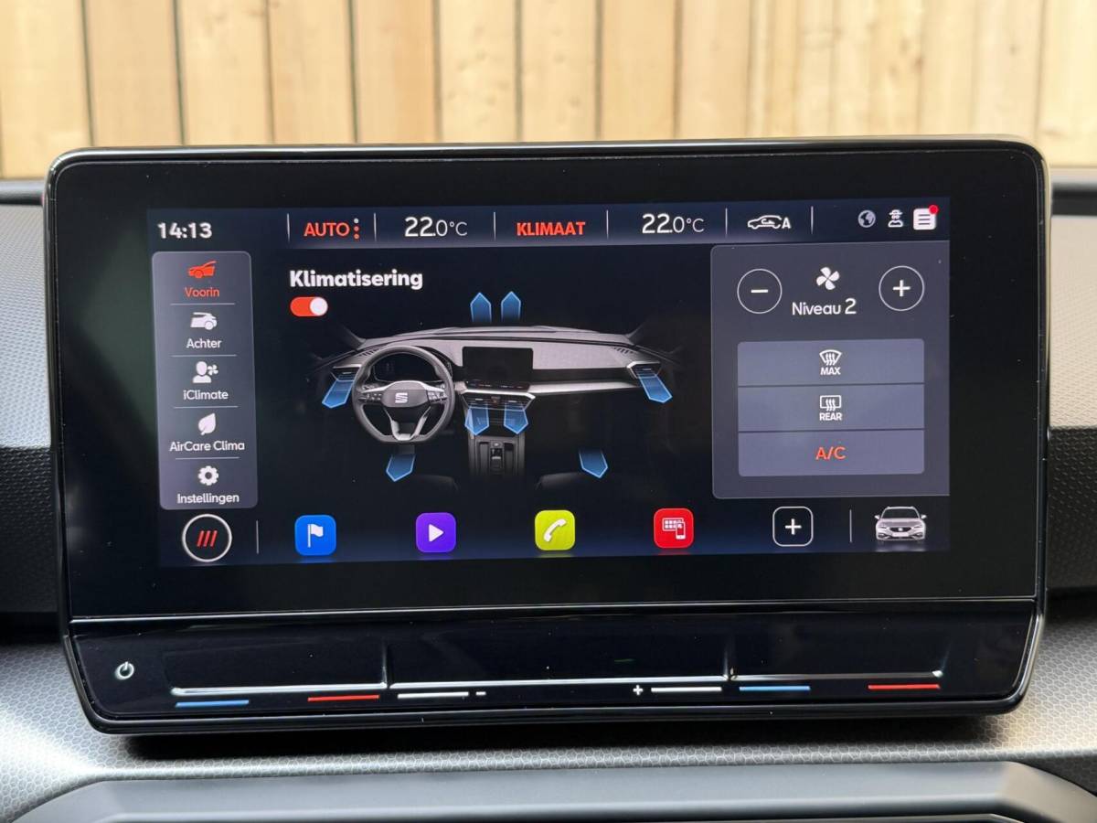 SEAT Leon Seat Leon ST 1.0 EcoTSI Style Business Intense Apple CarPlay/Android Auto | Achteruitrijcamera |  Adaptieve cruise control | Climate control | LED verlichting | Lichtmetalen velgen | Parkeersensoren voor en achter | Trekhaak afneembaar