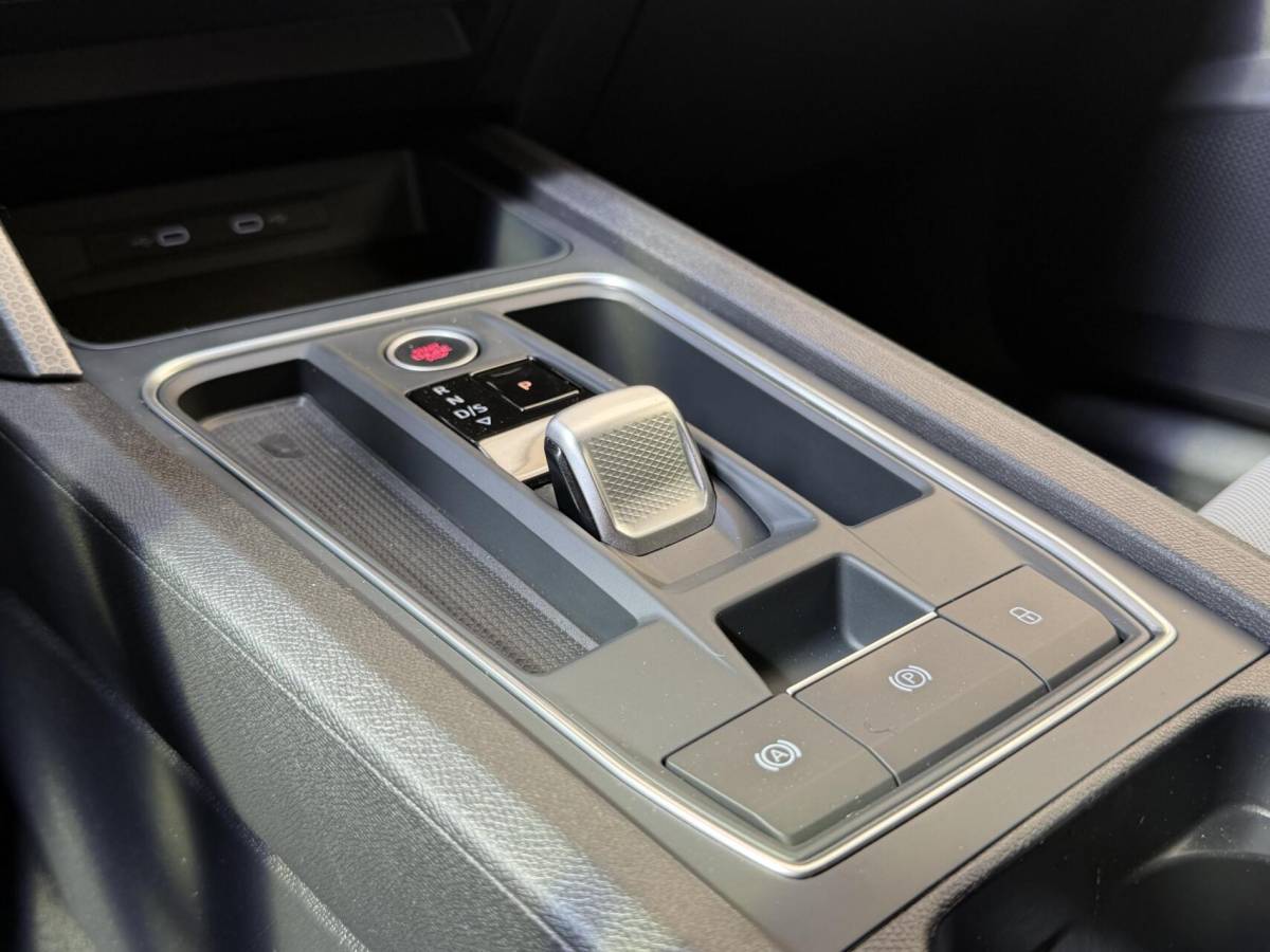 SEAT Leon Seat Leon ST 1.0 EcoTSI Style Business Intense Apple CarPlay/Android Auto | Achteruitrijcamera |  Adaptieve cruise control | Climate control | LED verlichting | Lichtmetalen velgen | Parkeersensoren voor en achter | Trekhaak afneembaar