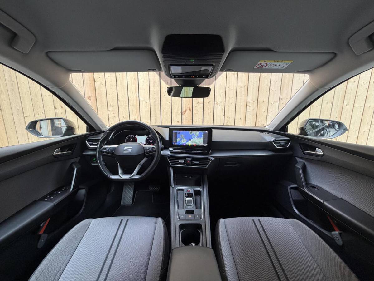 SEAT Leon Seat Leon ST 1.0 EcoTSI Style Business Intense Apple CarPlay/Android Auto | Achteruitrijcamera |  Adaptieve cruise control | Climate control | LED verlichting | Lichtmetalen velgen | Parkeersensoren voor en achter | Trekhaak afneembaar