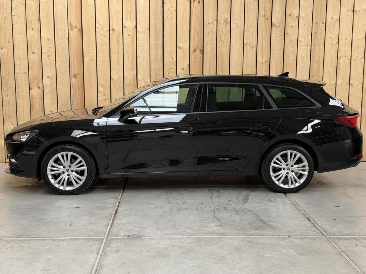 SEAT Leon Seat Leon ST 1.0 EcoTSI Style Business Intense Apple CarPlay/Android Auto | Achteruitrijcamera |  Adaptieve cruise control | Climate control | LED verlichting | Lichtmetalen velgen | Parkeersensoren voor en achter | Trekhaak afneembaar