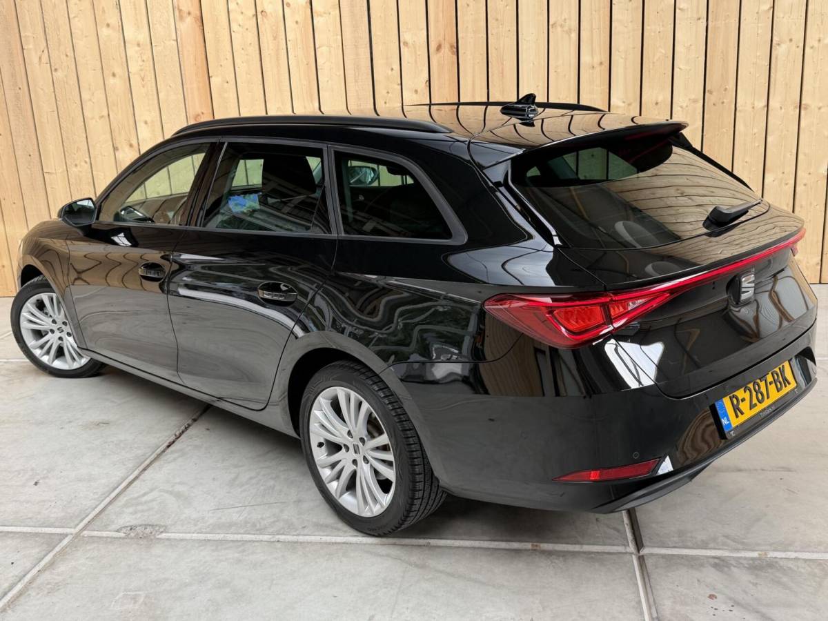 SEAT Leon Seat Leon ST 1.0 EcoTSI Style Business Intense Apple CarPlay/Android Auto | Achteruitrijcamera |  Adaptieve cruise control | Climate control | LED verlichting | Lichtmetalen velgen | Parkeersensoren voor en achter | Trekhaak afneembaar