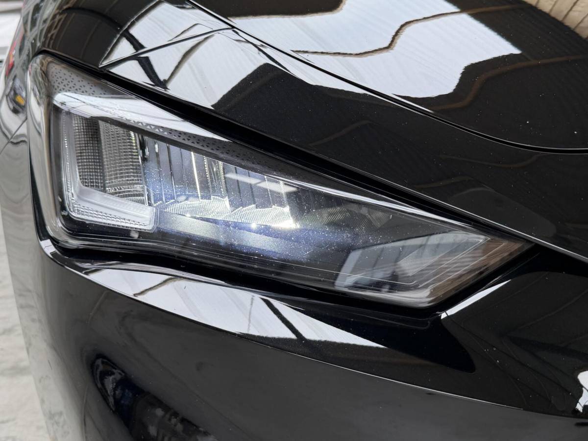 SEAT Leon Seat Leon ST 1.0 EcoTSI Style Business Intense Apple CarPlay/Android Auto | Achteruitrijcamera |  Adaptieve cruise control | Climate control | LED verlichting | Lichtmetalen velgen | Parkeersensoren voor en achter | Trekhaak afneembaar