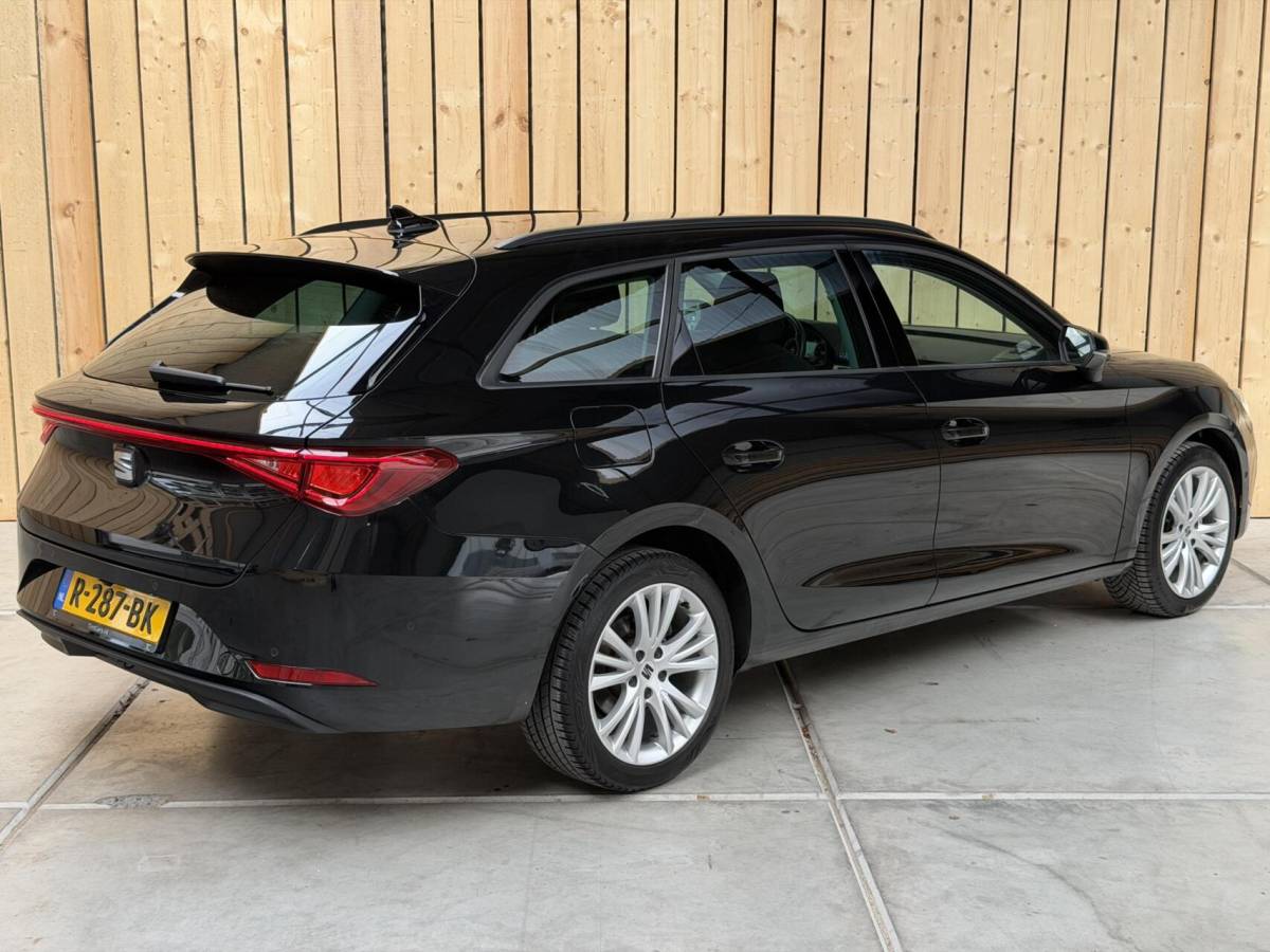 SEAT Leon Seat Leon ST 1.0 EcoTSI Style Business Intense Apple CarPlay/Android Auto | Achteruitrijcamera |  Adaptieve cruise control | Climate control | LED verlichting | Lichtmetalen velgen | Parkeersensoren voor en achter | Trekhaak afneembaar