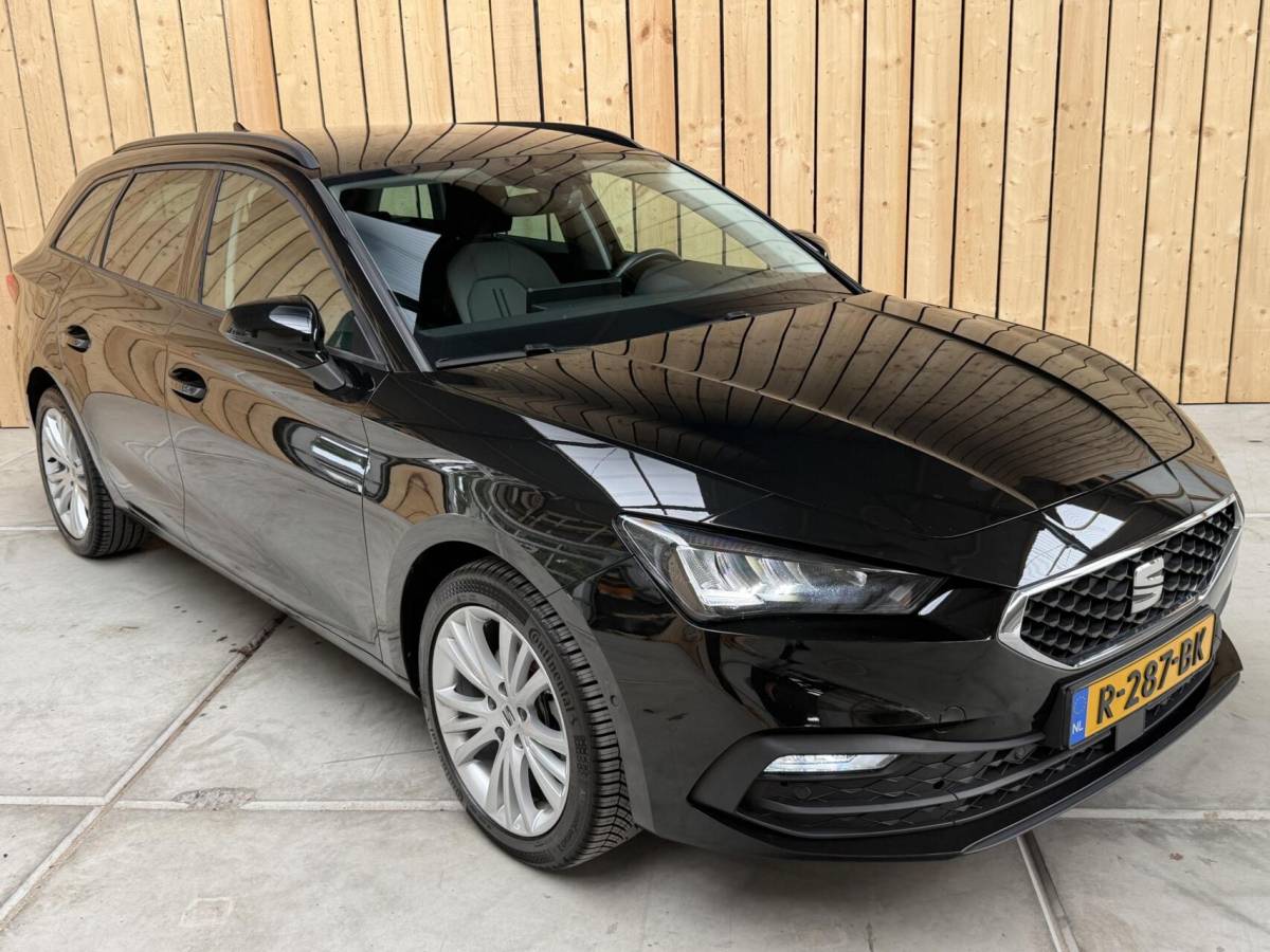 SEAT Leon Seat Leon ST 1.0 EcoTSI Style Business Intense Apple CarPlay/Android Auto | Achteruitrijcamera |  Adaptieve cruise control | Climate control | LED verlichting | Lichtmetalen velgen | Parkeersensoren voor en achter | Trekhaak afneembaar