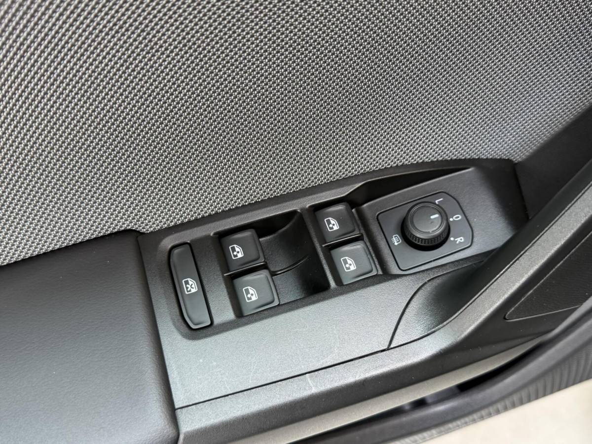 SEAT Leon Seat Leon ST 1.0 EcoTSI Style Business Intense Apple CarPlay/Android Auto | Achteruitrijcamera |  Adaptieve cruise control | Climate control | LED verlichting | Lichtmetalen velgen | Parkeersensoren voor en achter | Trekhaak afneembaar