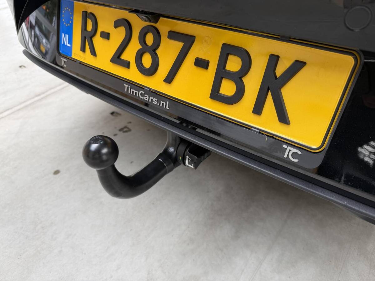SEAT Leon Seat Leon ST 1.0 EcoTSI Style Business Intense Apple CarPlay/Android Auto | Achteruitrijcamera |  Adaptieve cruise control | Climate control | LED verlichting | Lichtmetalen velgen | Parkeersensoren voor en achter | Trekhaak afneembaar