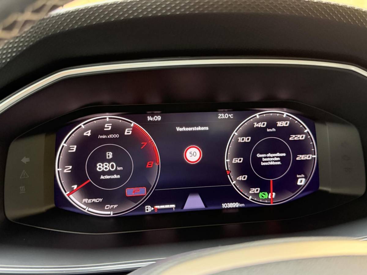 SEAT Leon Seat Leon ST 1.0 EcoTSI Style Business Intense Apple CarPlay/Android Auto | Achteruitrijcamera |  Adaptieve cruise control | Climate control | LED verlichting | Lichtmetalen velgen | Parkeersensoren voor en achter | Trekhaak afneembaar